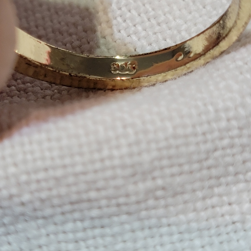 Small ladies ring.